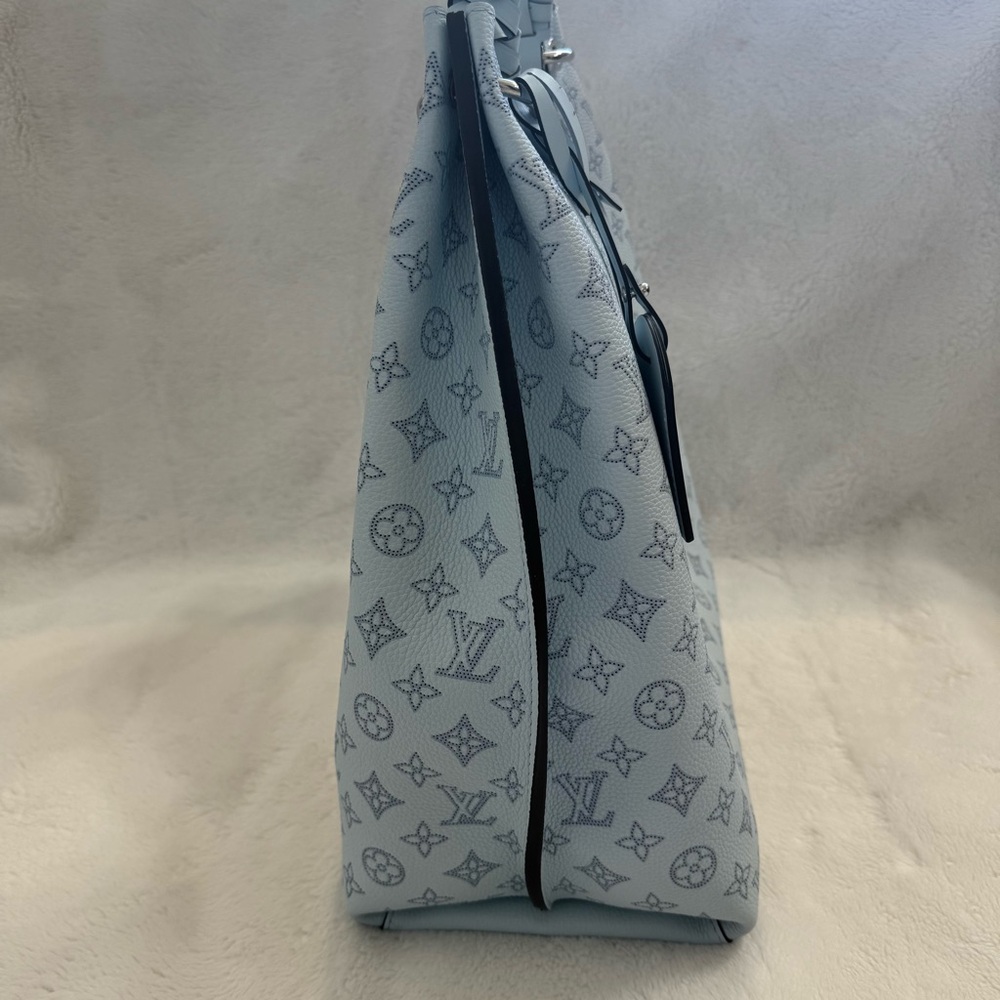 Louis Vuitton Blue Mahina Leather Caramel Bag - Picture 9 of 16
